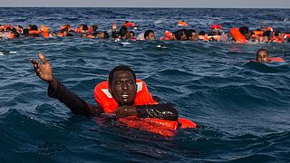 Amnesty: "Europa irresponsabile sui migranti. Li espone a morte e violenze"