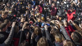 Image: Ukrainian comedian and presidential candidate Volodymyr Zelenskiy, l