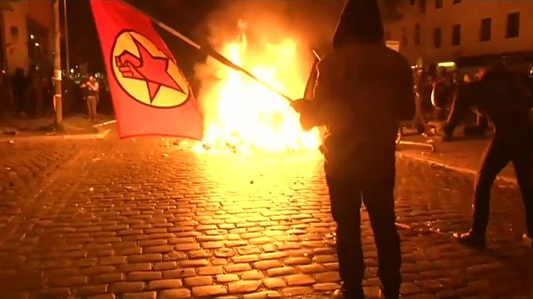Gyújtogatás és könnygáz Hamburgban Gyújtogatás és könnygáz Hamburgban