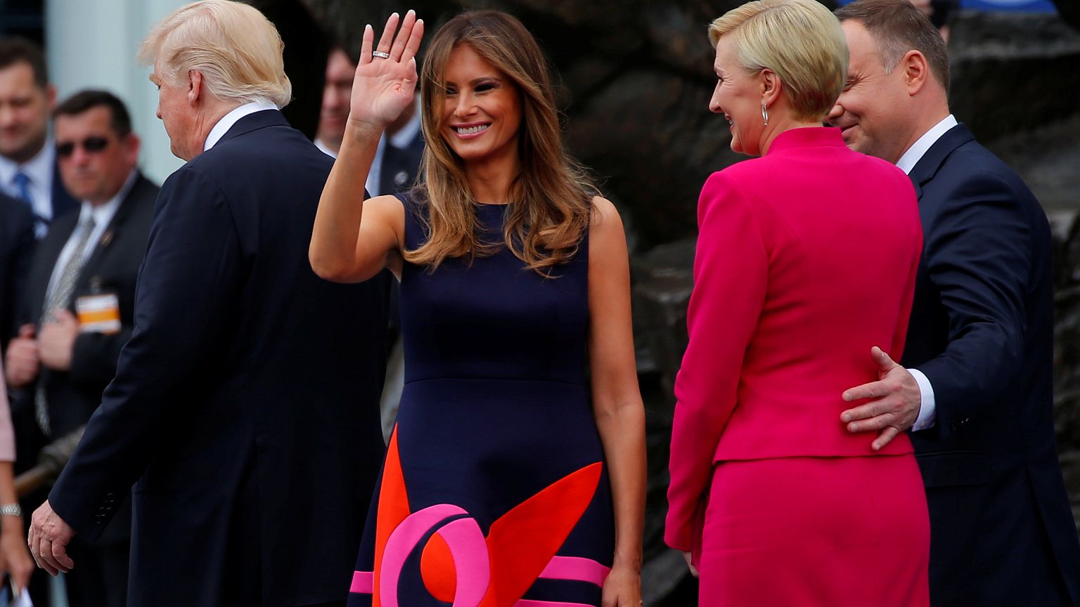 Hat Trump da ein Problem? 10 Tweets zum Handshake-Hype