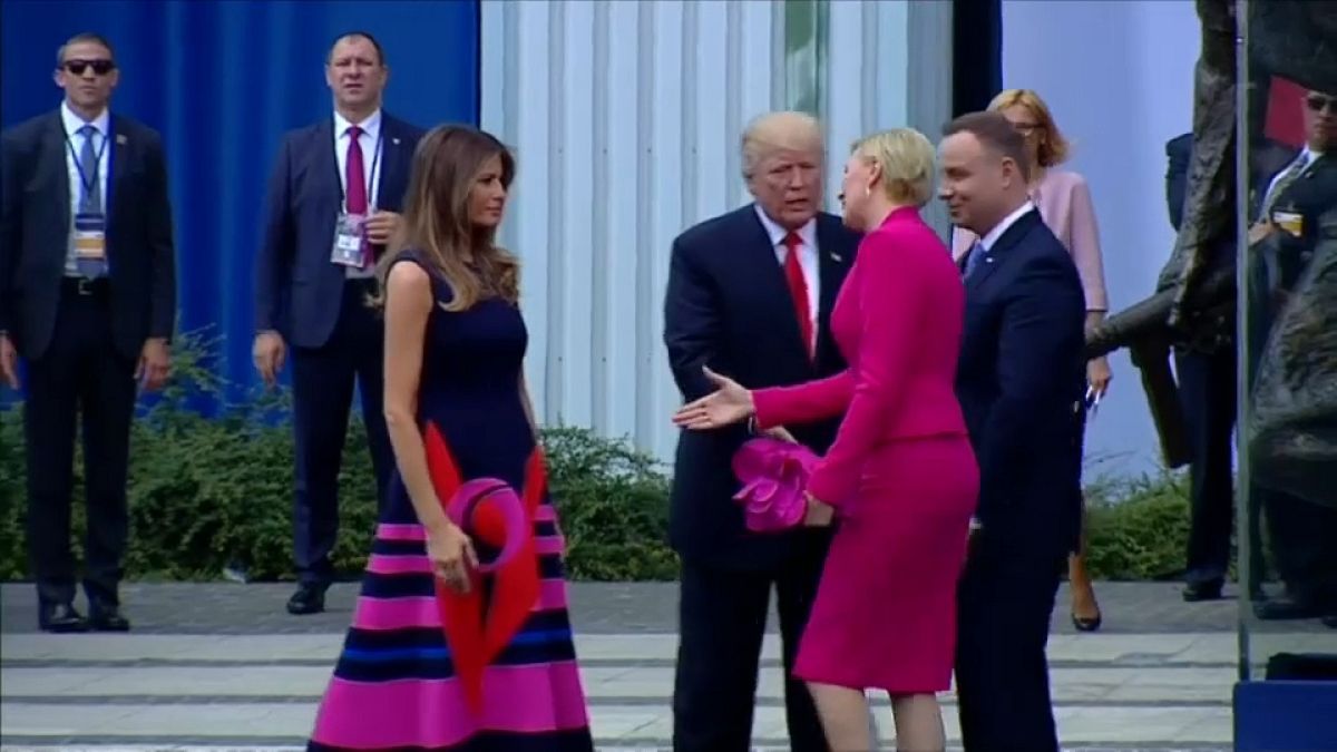 [شاهد] سيدة بولندا الأولى تتجاهل دونالد ترامب وتفضل عليه زوجته