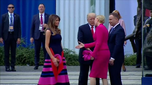 Trump megint bajba keveredett a kézfogásokkal Trump megint bajba keveredett a kézfogásokkal