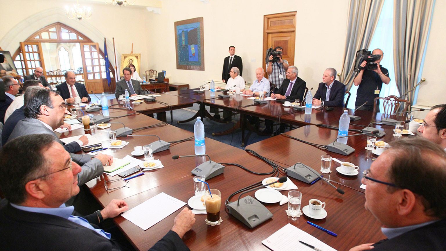 Οι αντιδράσεις πολιτικών αρχηγών για το Κραν Μοντανά στο twitter
