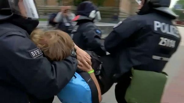 G20, oltre 200 feriti tra poliziotti e manifestanti G20, oltre 200 feriti tra poliziotti e manifestanti