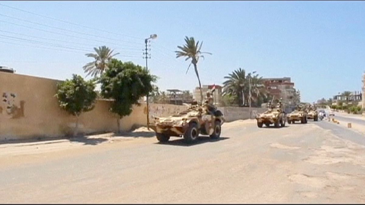 مقتل 26عسكريا مصريا في تفجير انتحاري استهدف حاجزا للتفتيش شمال سيناء