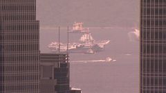 Hong Kong: arriva per la prima volta una portaerei cinese