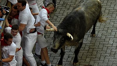 [شاهد] انطلاق مهرجان فيرمين للثيران في شمال إسبانيا