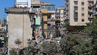 Varios desaparecidos al derrumbarse un edificio en Italia