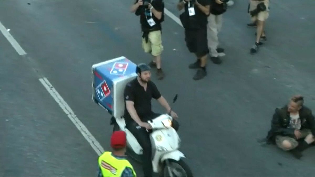 Pizza man celebrated as 'hero' after making it through G20 crowds