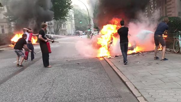 Le G20 commence, les voitures brûlent Le G20 commence, les voitures brûlent