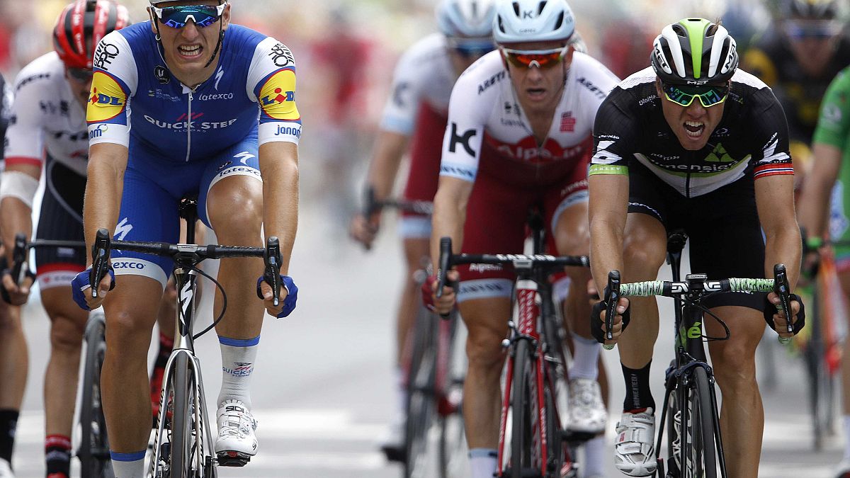 Kittel claims third stage win with six milimetres to spare