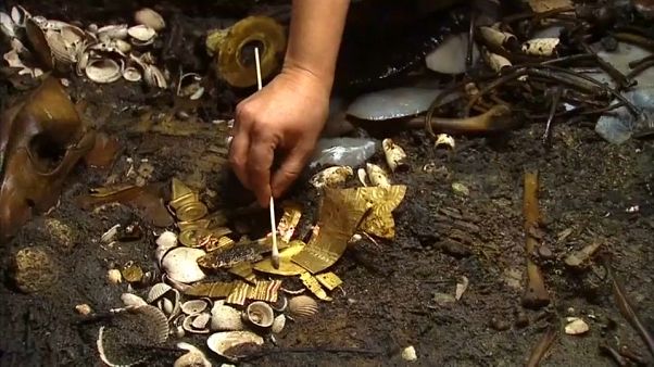 Archeologia: un lupo azteco a città del Messico Archeologia: un lupo azteco a città del Messico
