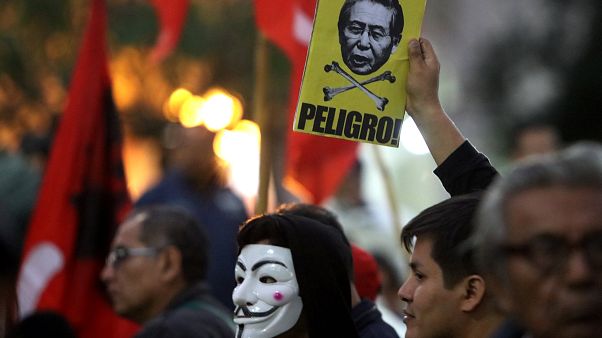Miles de personas marchan en Lima contra el indulto a Fujimori Miles de personas marchan en Lima contra el indulto a Fujimori