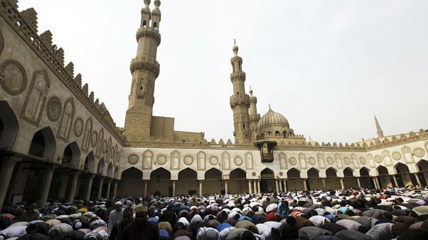 الأزهر ينفي مسألة اعتقال طلابه من "الأيغور" ويصف الأمر ب"الشائعات المضلله" الأزهر ينفي مسألة اعتقال طلابه من "الأيغور" ويصف الأمر ب"الشائعات المضلله"