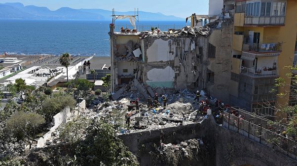 Crollo Torre Annunziata: 8 morti accertati Crollo Torre Annunziata: 8 morti accertati
