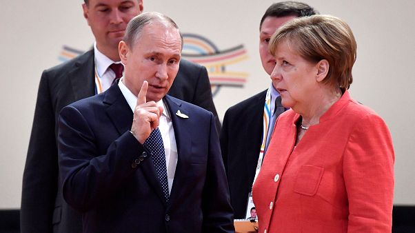Internet-Hype: Merkels Augenrollen - oder Putins Zaubertrick? Internet-Hype: Merkels Augenrollen - oder Putins Zaubertrick?