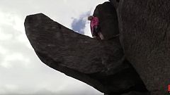 Yıkılan 'Troll Penis Kaya'sı yeniden eski haline getirildi