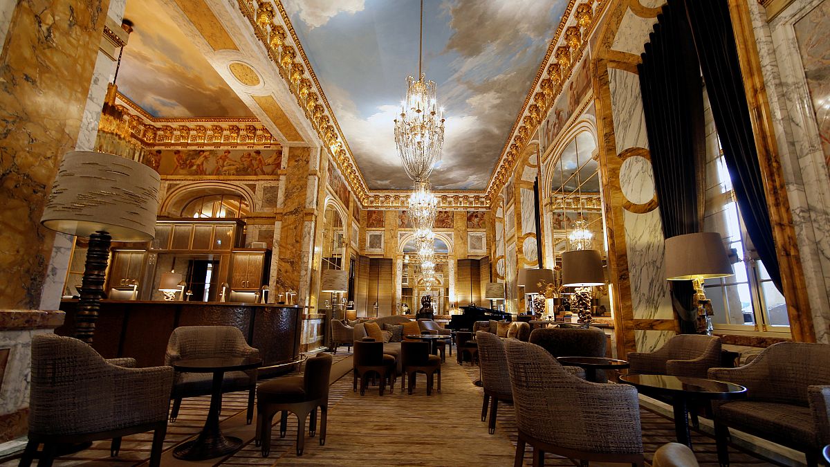 فندق فاخر في باريس ب 32 ألف يورو لليلة والمالك أميرٌ عربي