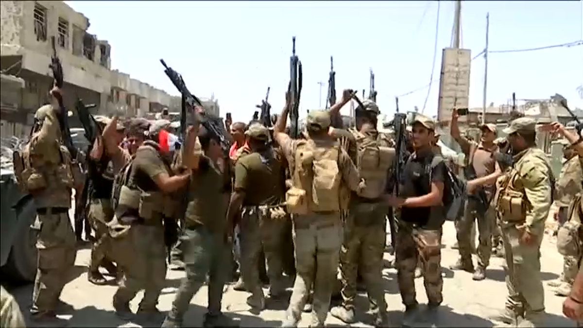 جشن پیروزی نیروهای عراقی پیش از اعلام رسمی آزادی موصل