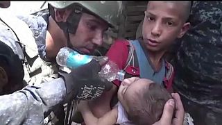 بالفيديو: إنقاذ أطفال محاصرين من قبضة داعش