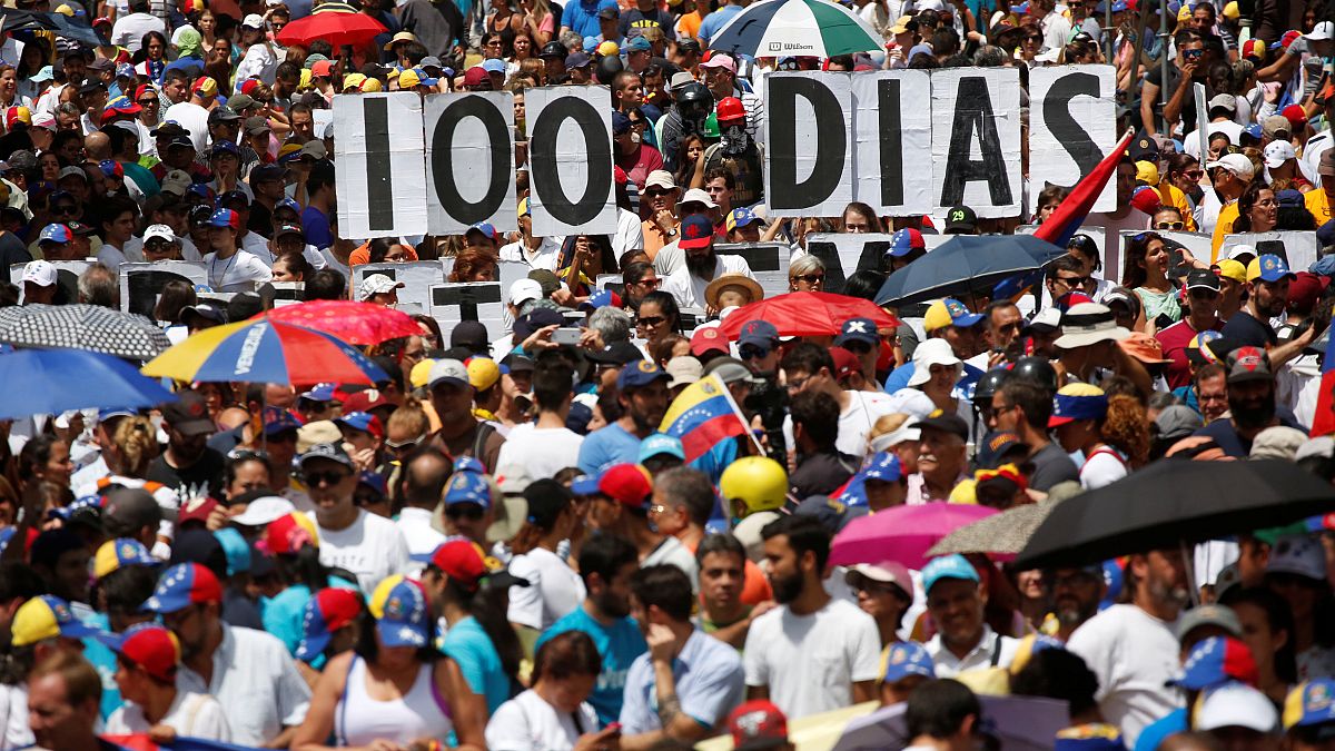 Протесты в Каракасе не утихают