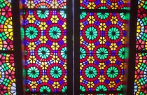 Le jeu de lumière du vitrail azéri Chébéké