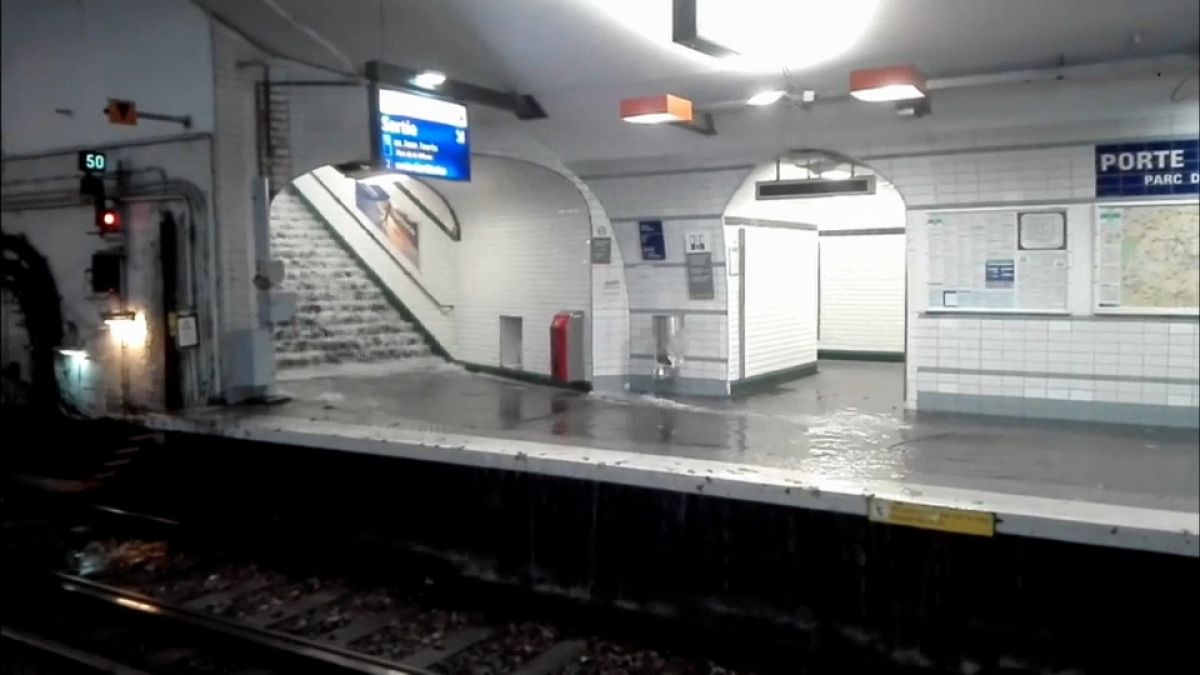 بسته شدن چند ایستگاه مترو در پاریس به دنبال بارندگی شدید