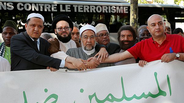 Bruxelas acolheu marcha de religiosos muçulmanos contra o terrorismo Bruxelas acolheu marcha de religiosos muçulmanos contra o terrorismo