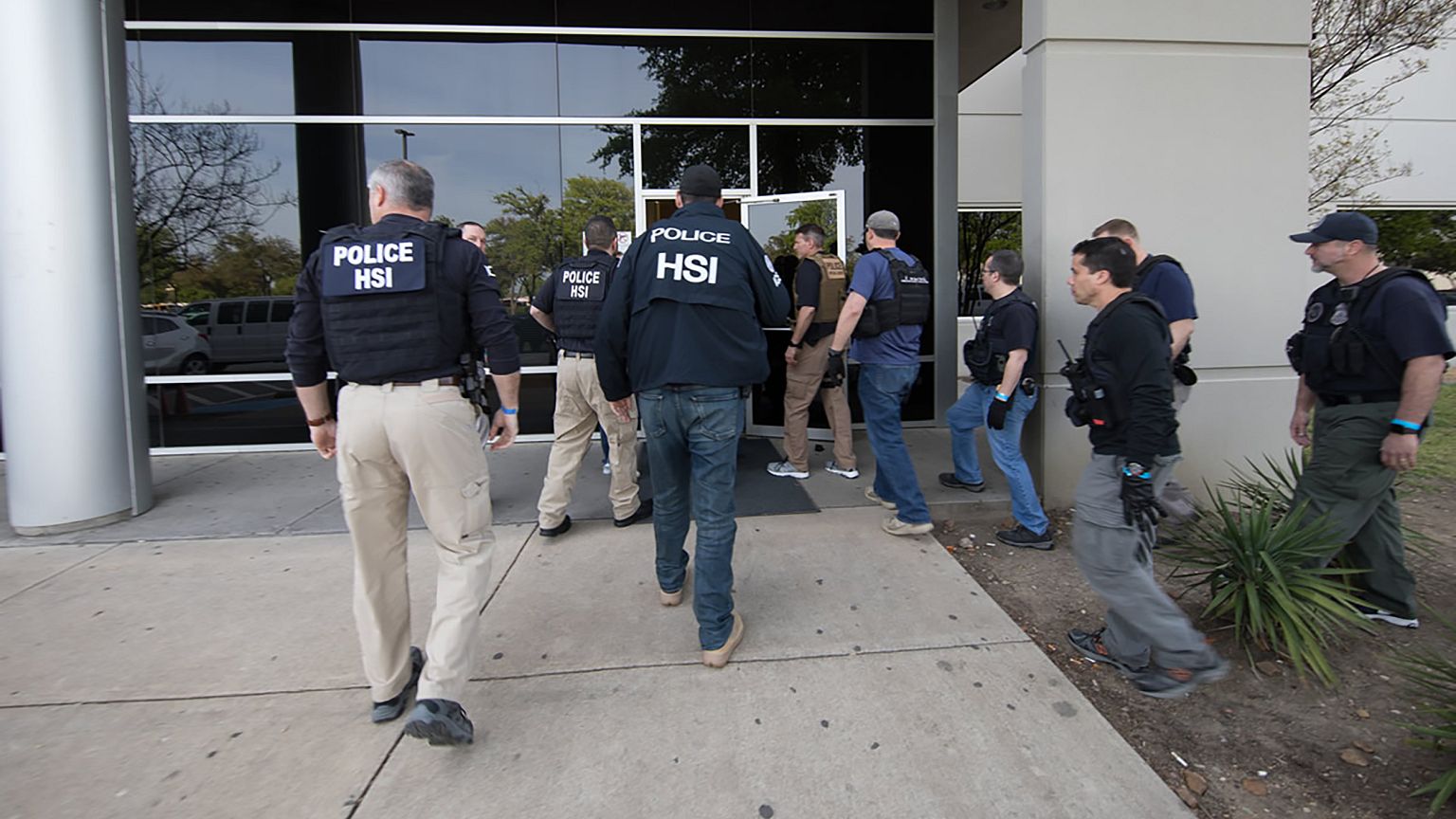 Image: Texas HSI ICE AGents