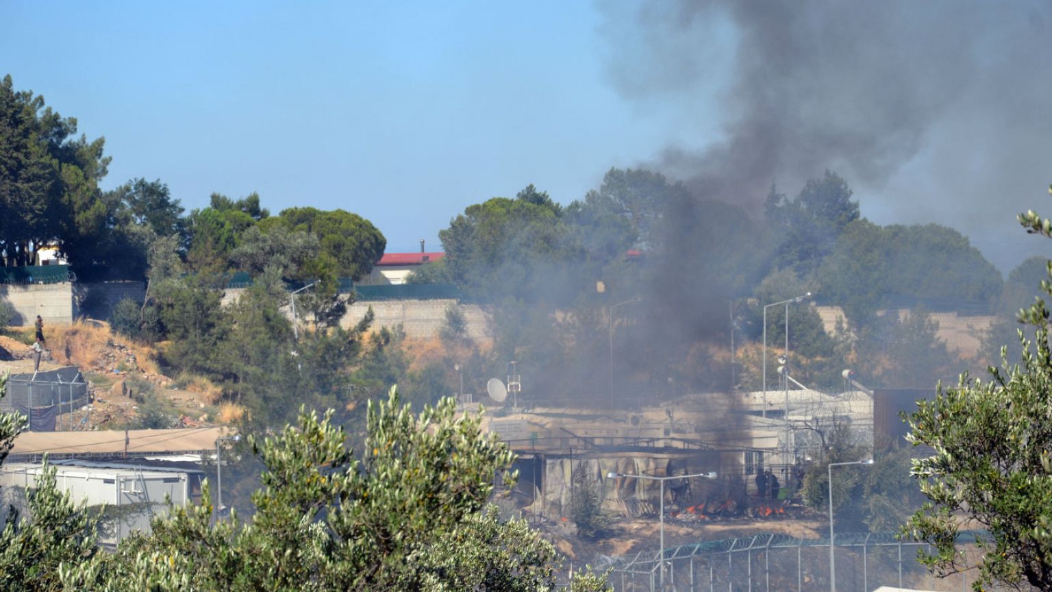 Εκτονώθηκε η ένταση στη Μόρια - Μεταφέρονται οικογένειες μεταναστών