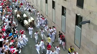 Hundreds attempt to outrun bulls in Spanish festival