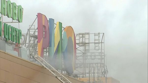 Pelo menos 14 feridos em incêndio em centro comercial a norte de Moscovo Pelo menos 14 feridos em incêndio em centro comercial a norte de Moscovo