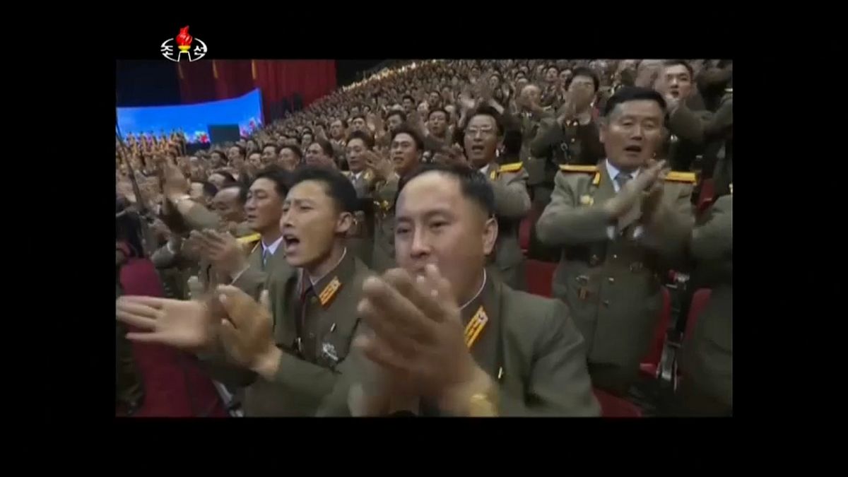 Pyongyang celebra lançamento de míssil