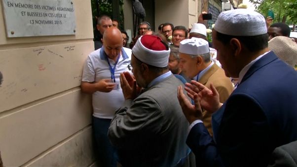 Marcha dos imãs passou pelo Bataclan Marcha dos imãs passou pelo Bataclan