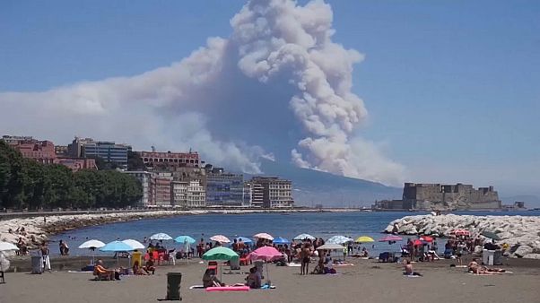 Incendie sur les pentes du Vésuve Incendie sur les pentes du Vésuve