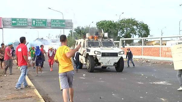 Tüntetők és katonák összecsapása Venezuelában Tüntetők és katonák összecsapása Venezuelában