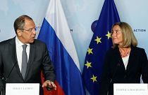 Mogherini e Lavrov tentam reatar diálogo bilateral UE-Rússia