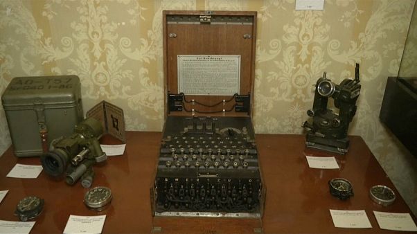 Αγόρασε μόλις με 100 ευρώ μια κρυπτομηχανή των Ναζί και την πούλησε έναντι 45.000! Αγόρασε μόλις με 100 ευρώ μια κρυπτομηχανή των Ναζί και την πούλησε έναντι 45.000!