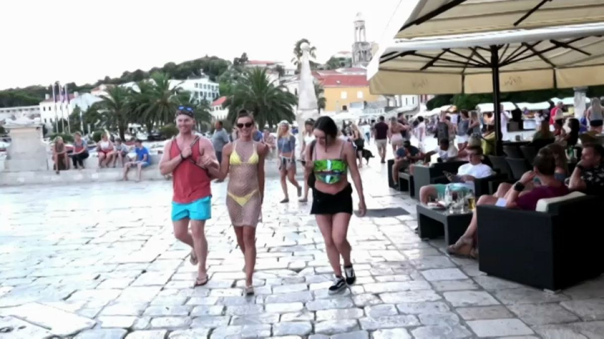 600 euros de multa por ir en bañador por la calle en Croacia
