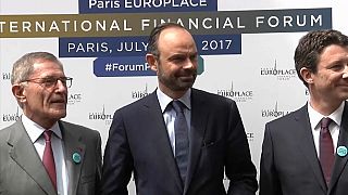 French PM lures London's financiers to Paris