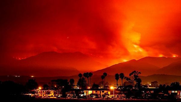 Stati Uniti, incendio di Lakeside: 200 ettari di foresta in fumo Stati Uniti, incendio di Lakeside: 200 ettari di foresta in fumo