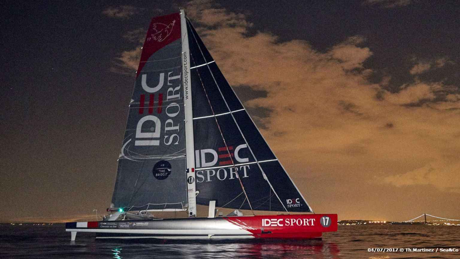 Voile : Francis Joyon bat, sans le vouloir, le record de la traversée de l’Atlantique