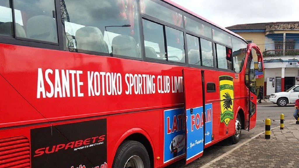 One killed, others injured in Ghana football team bus crash [Update