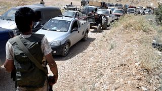 أكثر من ثلاثمائة لاجئ في طريق العودة إلى سوريا بموجب اتفاق توسط فيه حزب الله