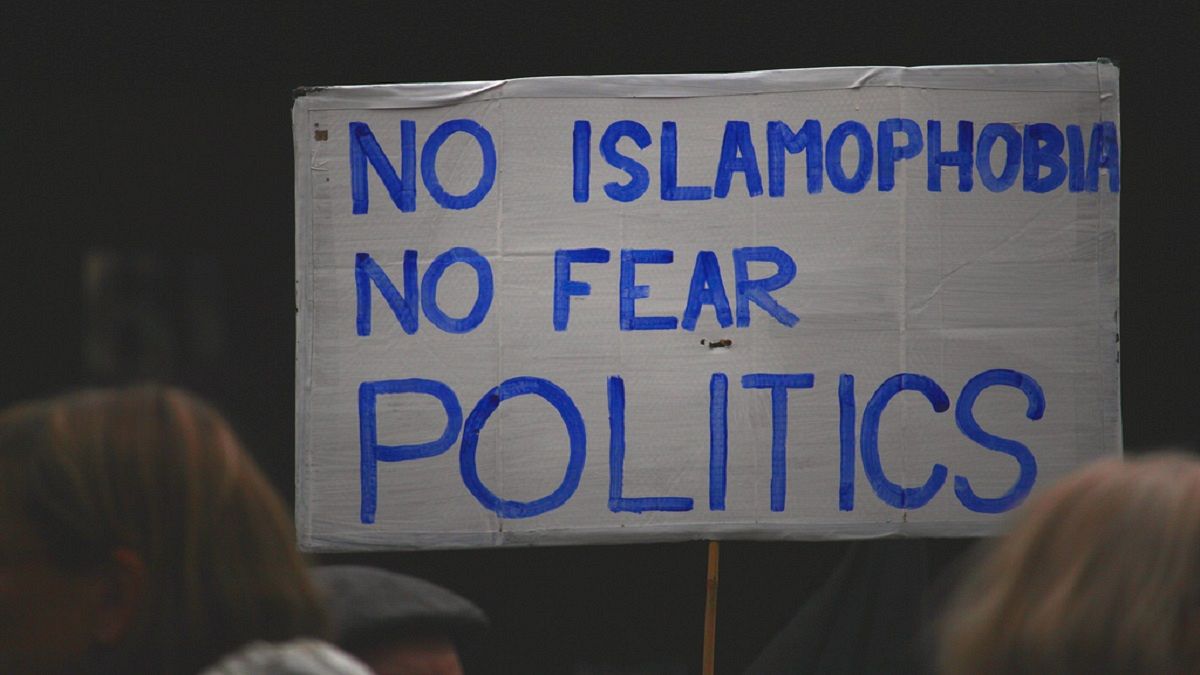 اسیدپاشی در اروپا، نژادپرستی و اسلام‌هراسی