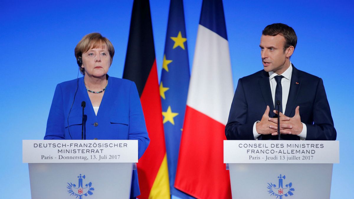 Merkel y Macron apuestan por fortalecer la eurozona y la defensa común