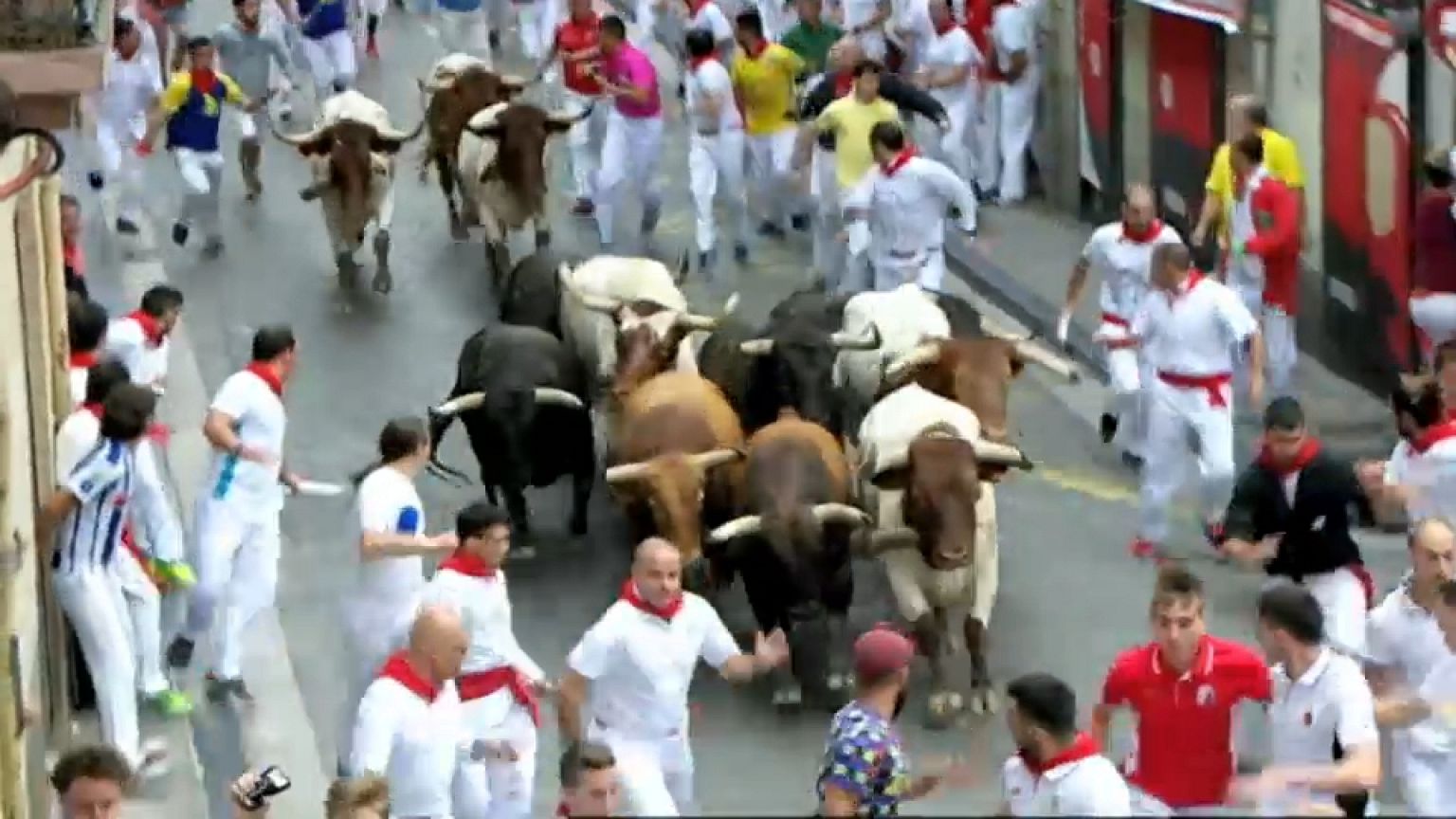Dos heridos por asta de toro en el encierro de San Fermín