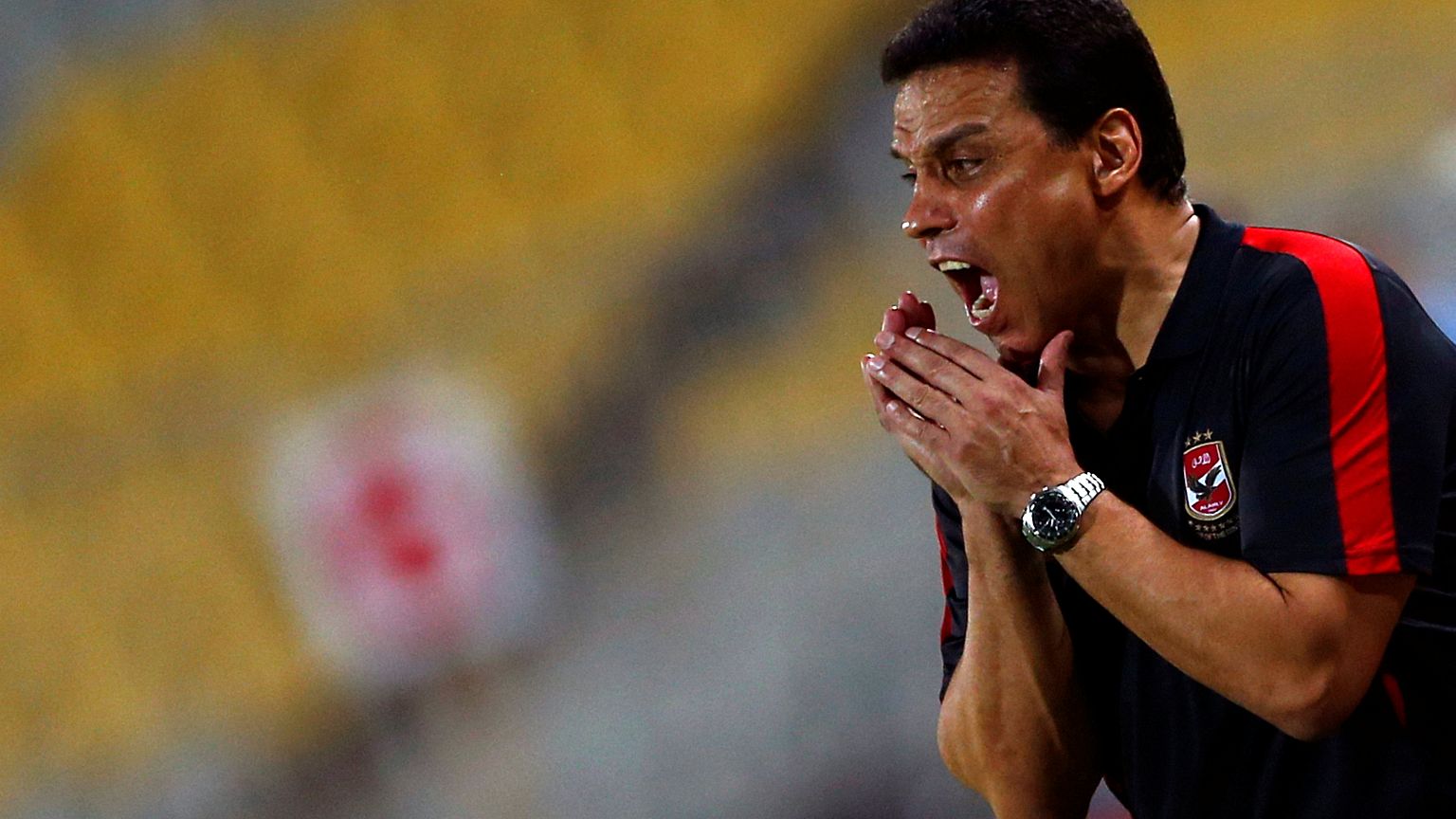 معاقبة مدرب الاهلي المصري لرفضه التعامل مع قناة "بي ان سبورت" القطرية