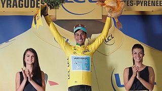 Fabio Aru veste de amarelo no Tour