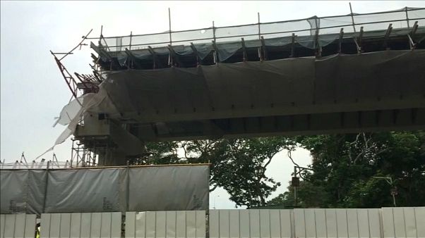 Singapur: Brücke eingestürzt Singapur: Brücke eingestürzt